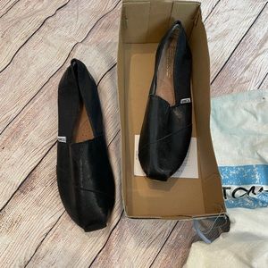 Women’s black TOMS new with box